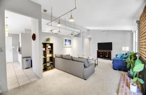 Birdland House | Relax and Recharge here Close to All Attractions