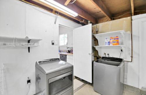 Birdland House | Relax and Recharge here Close to All Attractions