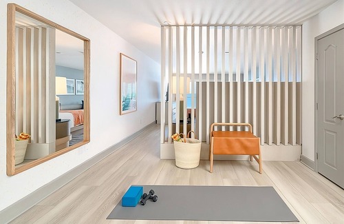 Carlsbad Village Hotel | Relax and Recharge! Outdoor Pool, Beachfront Property, Free Breakfast!