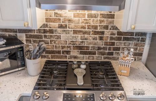 North Hilltop House | Relax and Unwind 4BR Hot Tub All You Need