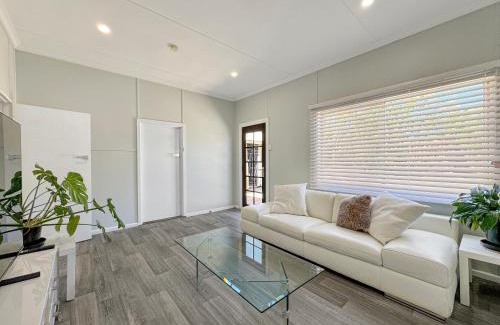 Broken Hill House | Relax At Gossan