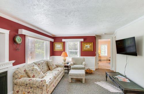 Frankfort Apartment | Relax Fireside! Frankfort Apt Near Dtwn and Beaches