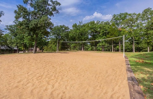 Branson Apartment | Relax Hard, Play Harder | Two 1BR Villas, Pools, Hot Tubs & Sports Galore