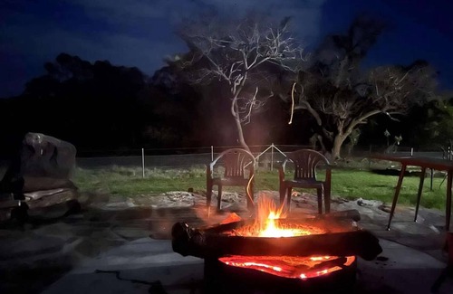 South Maroota House | Relax in farm stay haven
