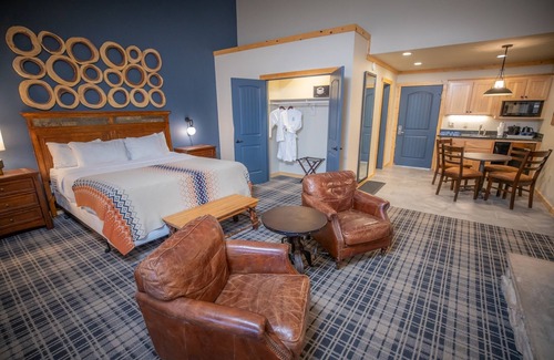 Mammoth Lakes Hotel | Relax in Mountain View Room Near Trails & Mammoth Ski Areas for Getaways