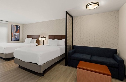 Newnan Hotel | Relax in Peaceful Suite w/Full Kitchen for Extended Stays | 3 Units