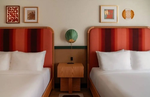 Palm Springs Hotel | Relax in Style | 4 Palm Springs Rooms w/Scenic Mountain View | Parking | Pool