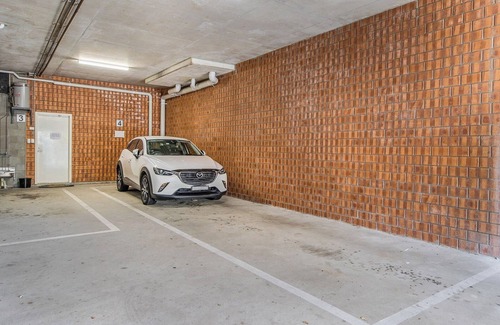Cooks Hill House | Relax in Style and elegance – 3-Bedroom, 2-Bath Apartment with Secure Parking