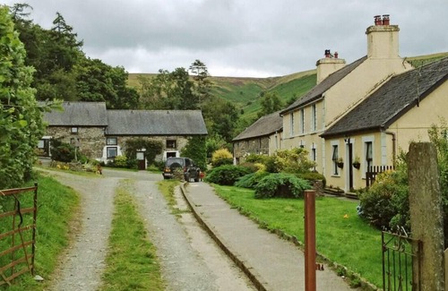 Llanybydder Cottage | Relax in Sunset View Cottage on Cwmiar Farm