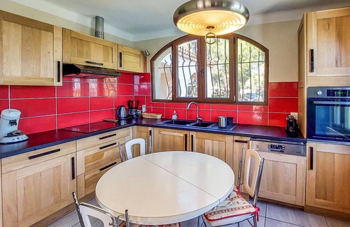 Bouzigues House | Relax in this vacation home surrounded by pine forests and a wonderful view of the Etang de Thau.