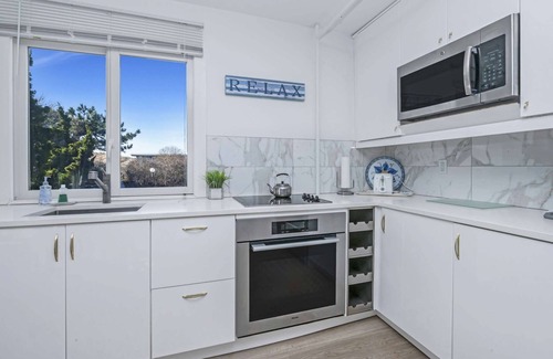 Napeague Apartment | Relax'n white & blue 1-BR Apt w/Balcony!