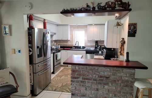 Edgewood House | RELAX PLACEn5 minutes from Down Town & the airport, 10 minutes from the Beach,