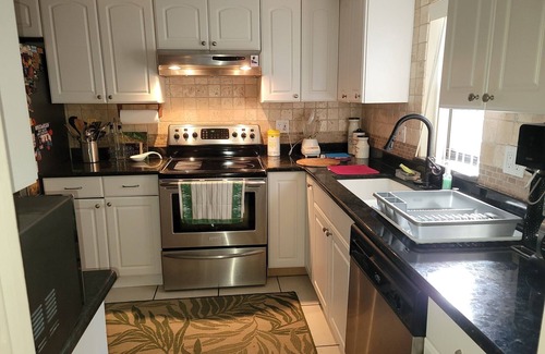 Edgewood House | RELAX PLACEn5 minutes from Down Town & the airport, 10 minutes from the Beach,