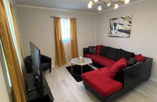 Axton House | Relax & Recharge at This Charming Country Home