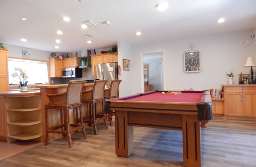 Palma Sola House | Relax with the Fam! House with pool 10 minutes from Anna Maria Island