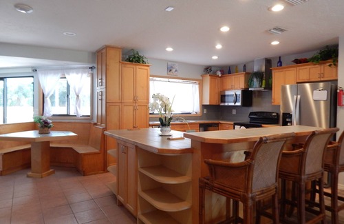 Palma Sola House | Relax with the Fam! House with pool 10 minutes from Anna Maria Island