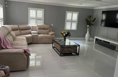 Lake Magdalene House | Relax with the whole family at this peaceful place to stay.