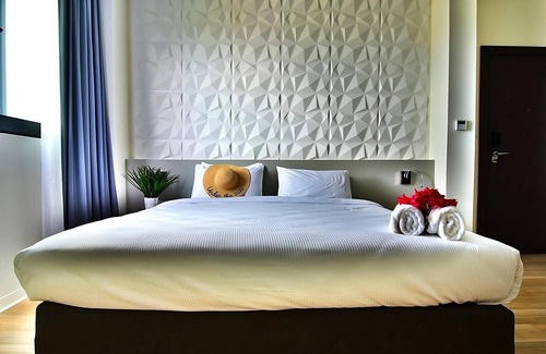 Maho Hotel | Relaxed Beach Getaway: Marina & Dining Just Steps Away