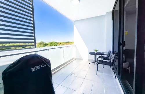 Sydney Olympic Park Apartment | Relaxing 1BR w Pools & SPA, Gym in Olympic Park