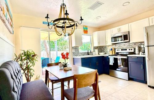 Sarasota House | Relaxing 2 bed Siesta Key bungalow minutes from the beach