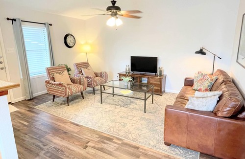 McNeil Apartment | Relaxing 2 Bedroom North Austin Get Away