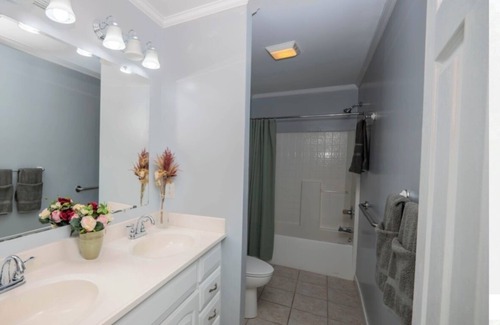 Wyndham House | Relaxing 3-bedroom home ,large patio & Backyard Oasis