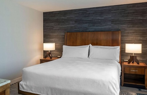 Radnor - Fort Myer Heights Hotel | Relaxing Arlington Stay Near DC Monuments & Roosevelt Island Walks