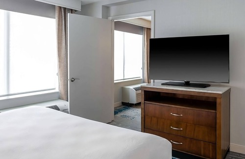 Radnor - Fort Myer Heights Hotel | Relaxing Arlington Stay Near DC Monuments & Roosevelt Island Walks