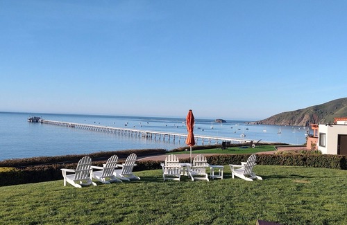 Callender Apartment | Relaxing Beachfront Resort without the Airport Hassle