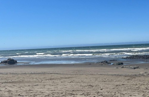 Callender Apartment | Relaxing Beachfront Resort without the Airport Hassle