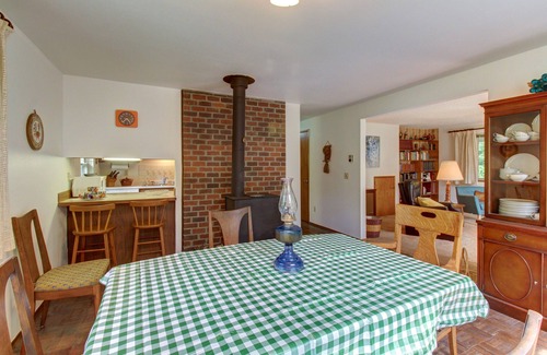 Rollingbay House | Relaxing dog-friendly house with private yard & entertainment - walk to the beach