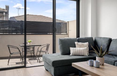 Essendon House | Relaxing Family Townhouse Near Melbournes CBD