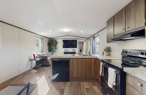 Hendersonville House | Relaxing farm setting, enjoy live animals from the porch with W/D, & AC