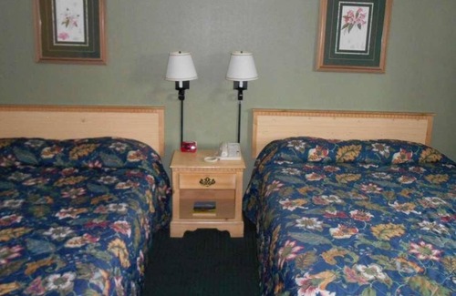 Enumclaw House | Relaxing Getaway in GuestHouse Enumclaw! 2 Pet-friendly Units, Free Parking