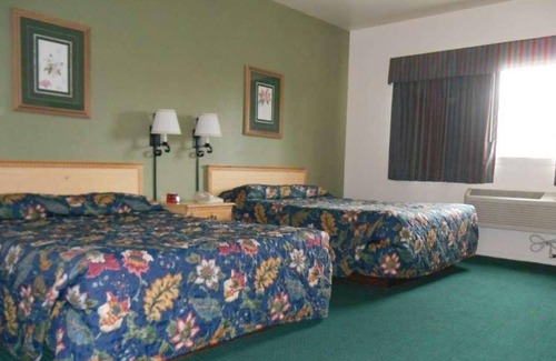 Enumclaw House | Relaxing Getaway in GuestHouse Enumclaw! 2 Pet-friendly Units, Free Parking