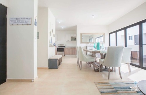 La Paz House | Relaxing Getaway, Pool Access, BBQ and Smart TV