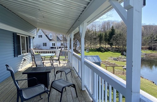 Erieville House | Relaxing Lake House - Enjoy the Sun and Fun!