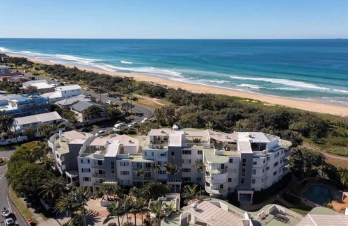 Buddina Apartment | Relaxing Ocean Views Beachside at Buddina