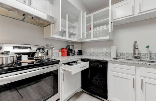 Pleasant Valley Apartment | Relaxing Pool Spacious 4BR 4BA Close to Everything