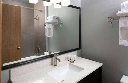 Sequim Hotel | Relaxing Stay at Red Lion Inn & Suites Sequim, Minutes from Sequim State Park!