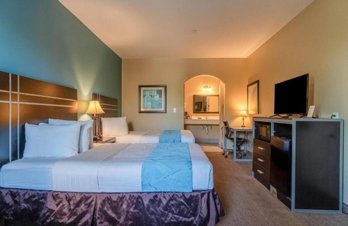 Moulton Hotel | Relaxing Unit Near Tracie’s Bar With Parking And Daily Breakfast