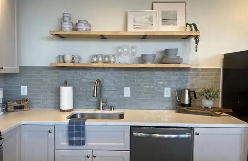 Lake Shore Apartment | Relaxing Waterfront Apartment!