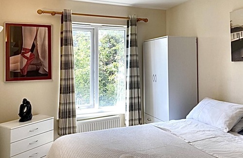 Cheltenham Apartment | Remarkable 2-bed Apartment in Cheltenham