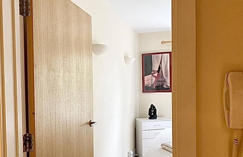 Cheltenham Apartment | Remarkable 2-bed Apartment in Cheltenham