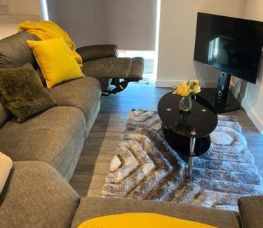 London Borough of Bexley Apartment | Remarkable 3-Bed Apartment in London