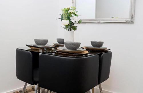 London Borough of Bexley Apartment | Remarkable 3-Bed Apartment in London