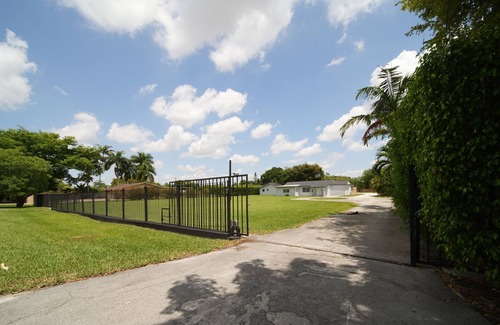 Horse Country House | Remodeled 4 large bedrooms & 3 full bath gated house on a 1.1 acre land in Miami