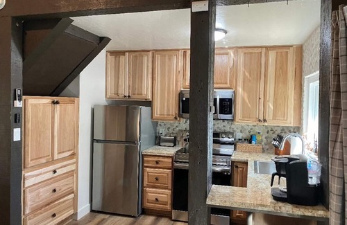 Musick Ridge Cabin | Remodeled Cabin on Large Flat Lot with Boat Large Parking Near Serene Meadow