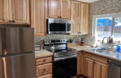 Musick Ridge Cabin | Remodeled Cabin on Large Flat Lot with Boat Large Parking Near Serene Meadow