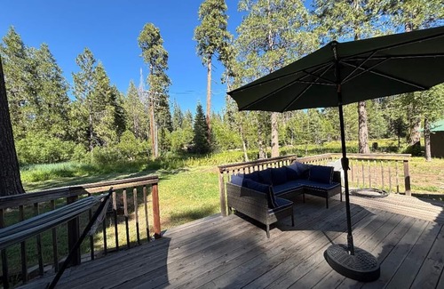 Musick Ridge Cabin | Remodeled Cabin on Large Flat Lot with Boat Large Parking Near Serene Meadow
